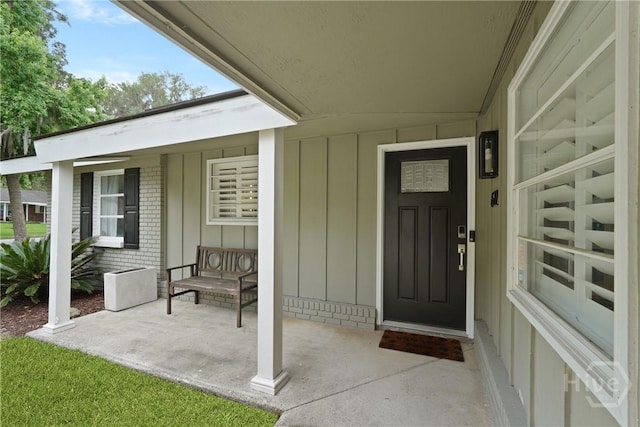 622 Northbrook Rd, Savannah, GA 31419 - view of exterior entry with board and batten siding and a porch
