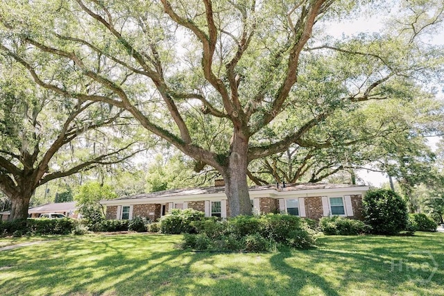1 Broadmoor Cir, Savannah, GA 31406 - single story home featuring brick siding and a front lawn