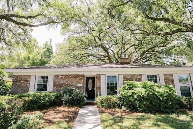1 Broadmoor Cir, Savannah, GA 31406 - ranch-style home featuring brick siding and a chimney