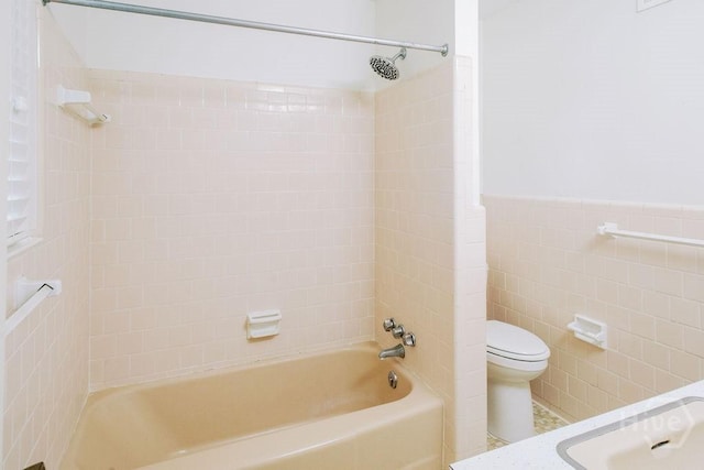 1 Broadmoor Cir, Savannah, GA 31406 - full bathroom featuring toilet, shower / bathtub combination, a sink, and tile walls
