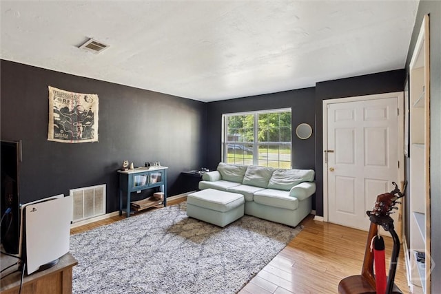 1613 Rosewood Dr, Savannah, GA 31406 - living area featuring wood finished floors and baseboards