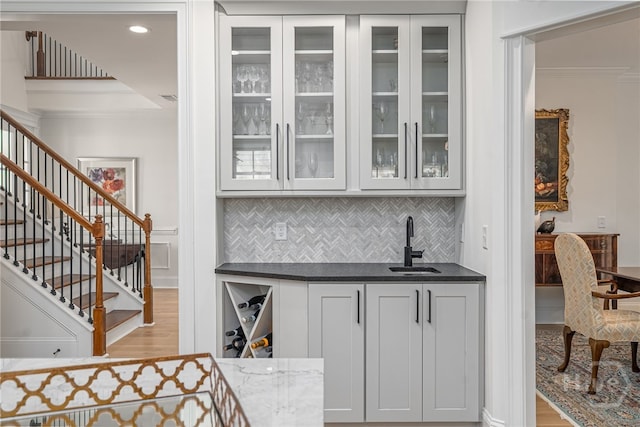 124 Kent Trl, Pooler, GA 31322 - indoor wet bar featuring crown molding, backsplash, light wood finished floors, stairs, and recessed lighting