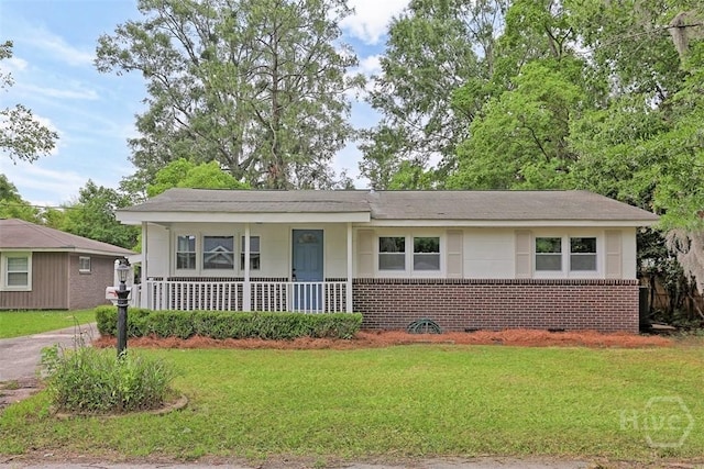 72 Bazemore Ave, Savannah, GA 31408 - ranch-style house featuring brick siding, a front lawn, and a porch