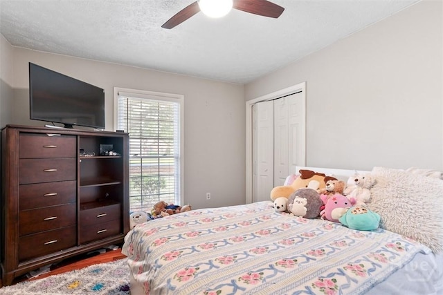 1409 Bellview Dr, Savannah, GA 31406 - bedroom with a closet and a ceiling fan