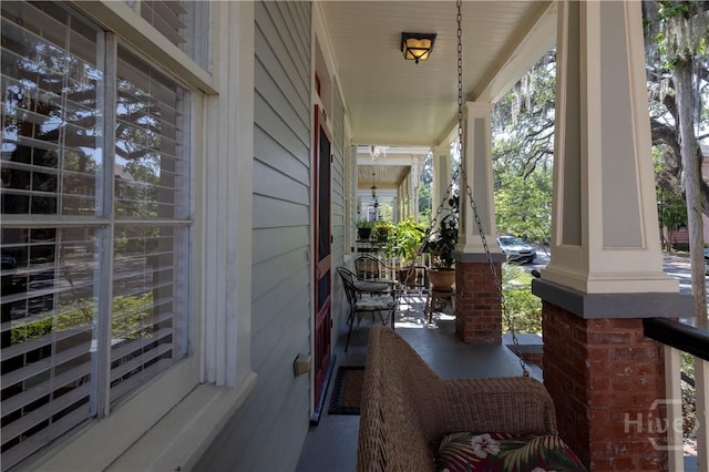 120 Brady St, Savannah, GA 31401 - view of covered porch