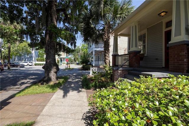 120 Brady St, Savannah, GA 31401 - view of yard