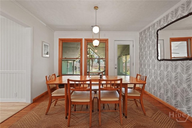 355 Riverview Dr, Savannah, GA 31404 - dining space featuring wallpapered walls, light wood finished floors, ornamental molding, and baseboards