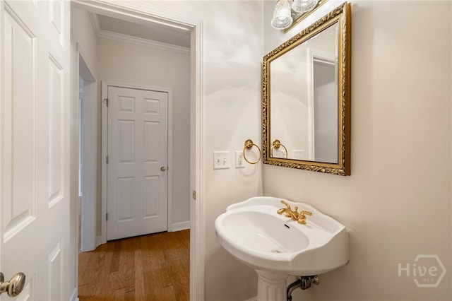 205 Meadowlark Cir, Savannah, GA 31419 - bathroom featuring ornamental molding, wood finished floors, a sink, and baseboards