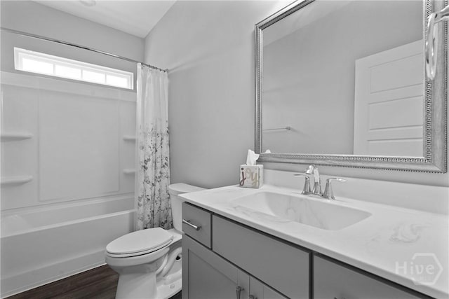 2 Chimney Ct, Savannah, GA 31407 - bathroom with toilet, vanity, shower / bath combo with shower curtain, and wood finished floors