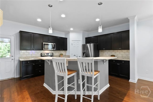 402 Southwilde Way, Pooler, GA 31322 - kitchen featuring stainless steel appliances, ornamental molding, decorative backsplash, a kitchen bar, and recessed lighting