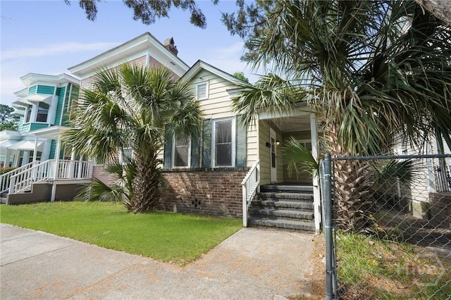 514 W 38th St, Savannah, GA 31415 - view of front of home featuring brick siding and a front lawn