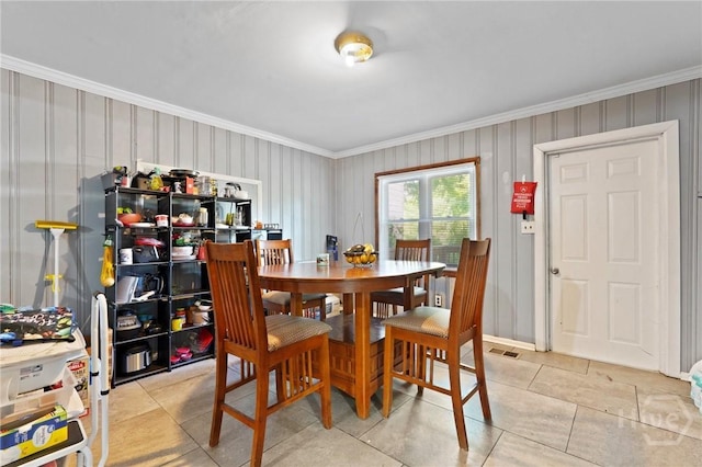 514 W 38th St, Savannah, GA 31415 - dining space with ornamental molding