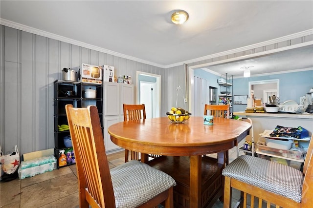 514 W 38th St, Savannah, GA 31415 - dining area with crown molding