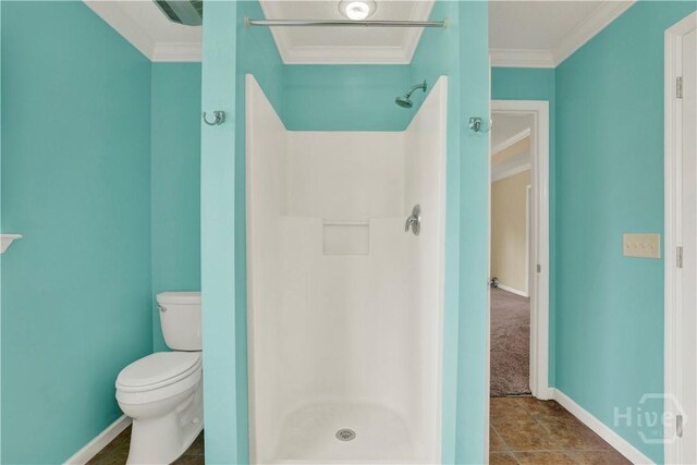 29 Joy Ln, Midway, GA 31320 - full bath featuring a shower, crown molding, toilet, and baseboards
