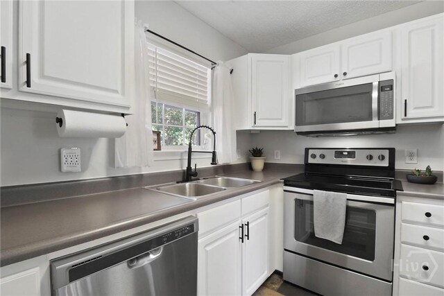 310 Tibet Ave Unit 10, Savannah, GA 31406 - kitchen with stainless steel appliances, a sink, and white cabinetry