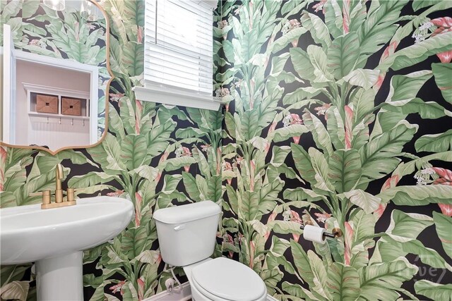 301 Highland Cir, Richmond Hill, GA 31324 - bathroom with toilet