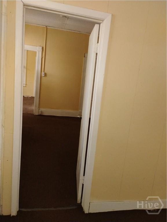501 W 42nd St W, Savannah, GA 31415 - hallway featuring baseboards