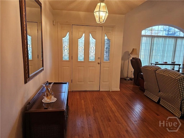 127 Lakeshore Dr, Savannah, GA 31419 - foyer entrance with wood finished floors and baseboards