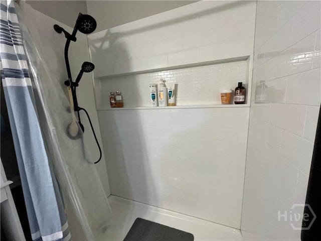 43 Fabian Ln, Hinesville, GA 31313 - bathroom featuring curtained shower