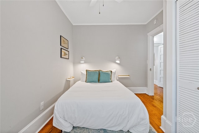 2609 Bismark Ave, Savannah, GA 31406 - bedroom with ornamental molding, wood finished floors, baseboards, a ceiling fan, and a closet