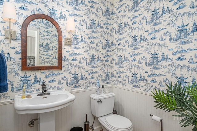 8720 Ferguson Ave, Savannah, GA 31406 - half bath featuring wallpapered walls, wainscoting, and toilet