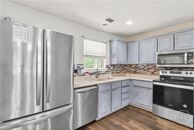 125 Crossing Cir, Rincon, GA 31326 - kitchen with stainless steel appliances, gray cabinetry, a sink, light countertops, and a textured ceiling