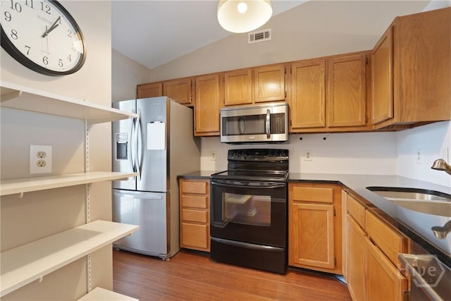 104 Bull River Bluff Dr Unit 104, Savannah, GA 31410 - kitchen featuring stainless steel appliances, lofted ceiling, a sink, and wood finished floors