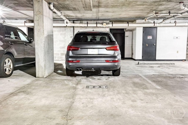 329 W Charlton St, Savannah, GA 31401 - view of parking garage