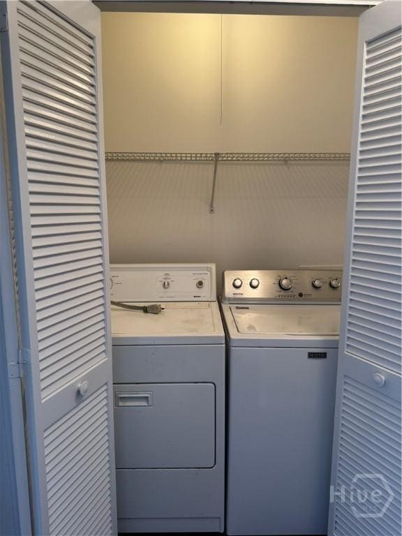 142 Bull River Bluff Dr, Savannah, GA 31410 - laundry area featuring independent washer and dryer