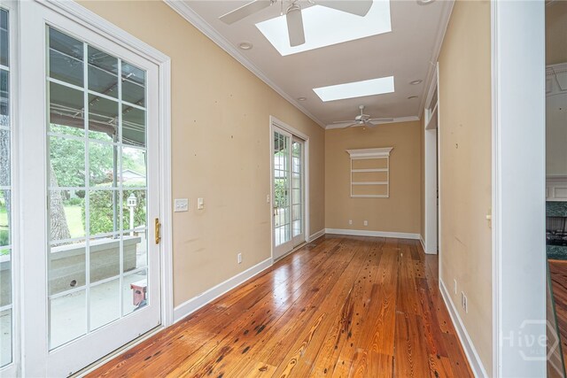 2 Franklin Creek Rd S, Savannah, GA 31411 - doorway with a skylight, ornamental molding, wood-type flooring, baseboards, and ceiling fan