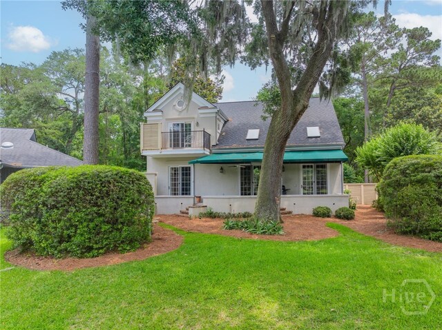 2 Franklin Creek Rd S, Savannah, GA 31411 - view of front facade with a balcony, stucco siding, and a front lawn
