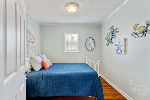 1406 Jones Ave, Tybee Island, GA 31328 - bedroom featuring wood finished floors, a textured ceiling, ornamental molding, and baseboards