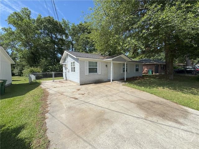 115 New Stillwell Rd, Springfield, GA 31329 - ranch-style house with driveway and brick siding