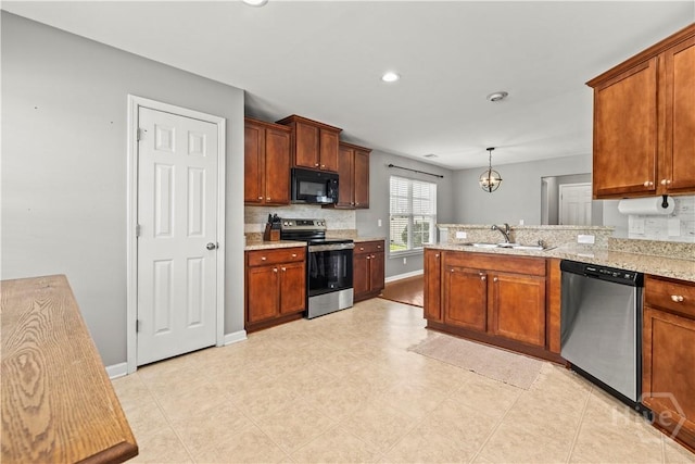 46 Central Park Way, Savannah, GA 31407 - kitchen with stainless steel appliances, a sink, a peninsula, backsplash, and baseboards