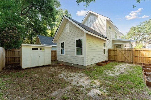 2142 New York Ave, Savannah, GA 31404 - rear view of house featuring a fenced backyard