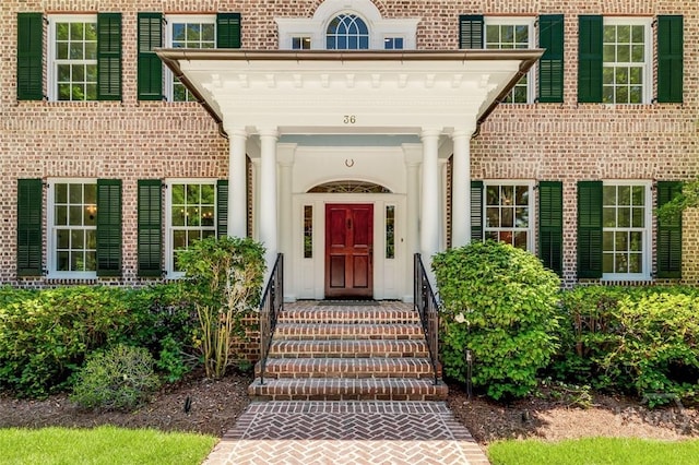 36 Belted Kingfisher Ln, Richmond Hill, GA 31324 - entrance to property with brick siding