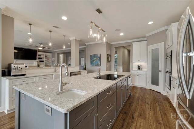 907 Cheryl St, Savannah, GA 31410 - kitchen featuring a sink, stainless steel appliances, ornamental molding, an island with sink, and ceiling fan