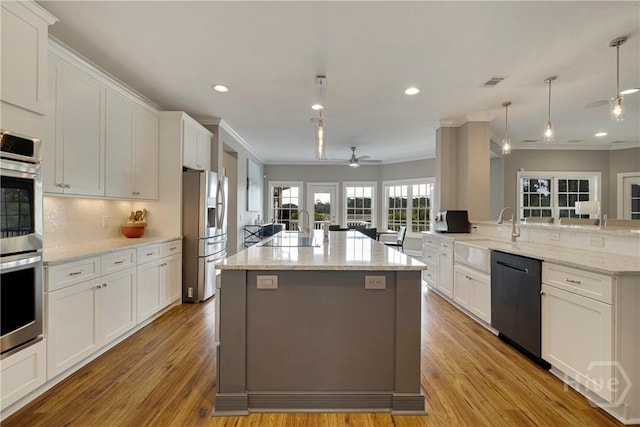 907 Cheryl St, Savannah, GA 31410 - kitchen with appliances with stainless steel finishes, a ceiling fan, crown molding, a sink, and white cabinets