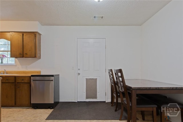 128 Deann Dr, Hinesville, GA 31313 - dining space with a textured ceiling