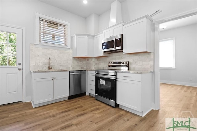 826 W Victory Dr, Savannah, GA 31405 - kitchen with appliances with stainless steel finishes, a sink, white cabinets, decorative backsplash, and recessed lighting