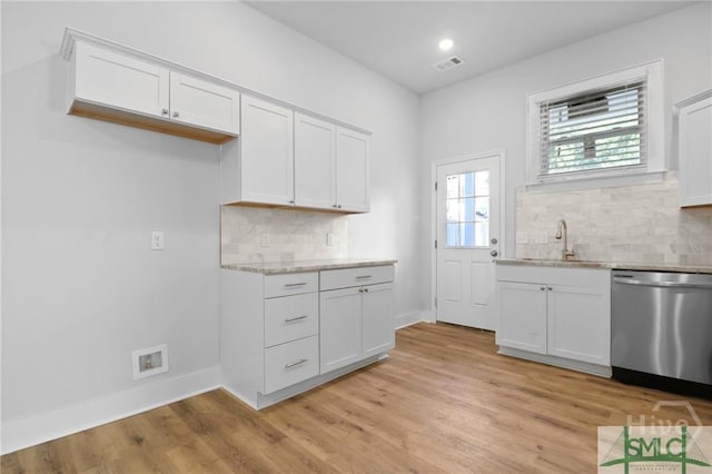 826 W Victory Dr, Savannah, GA 31405 - kitchen featuring dishwasher, a sink, backsplash, light wood finished floors, and recessed lighting