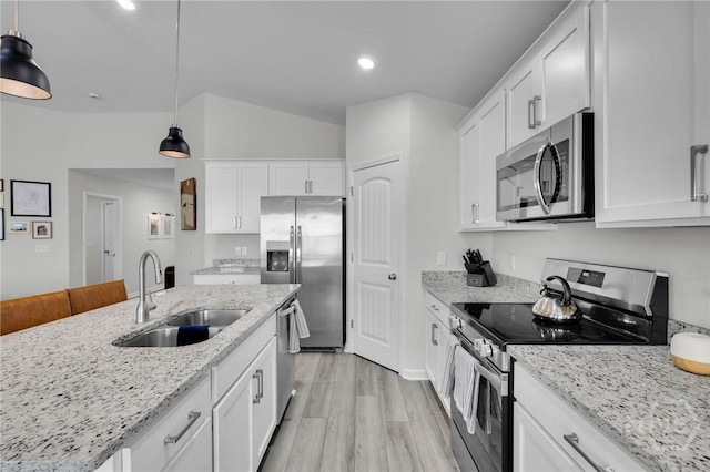 22 Stetson Dr, Savannah, GA 31419 - kitchen featuring stainless steel appliances, a sink, white cabinetry, light wood finished floors, and recessed lighting