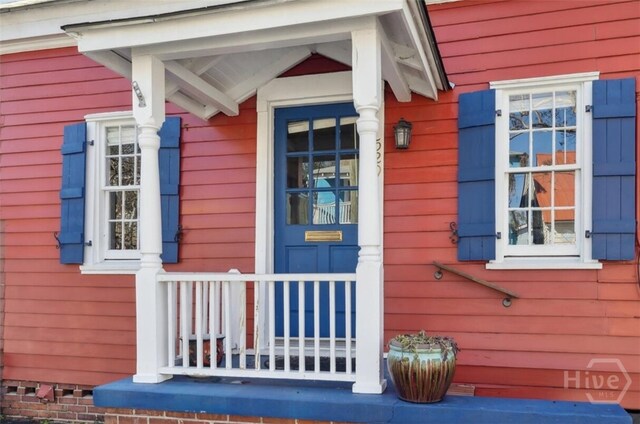 529 E Gordon St, Savannah, GA 31401 - property entrance with covered porch