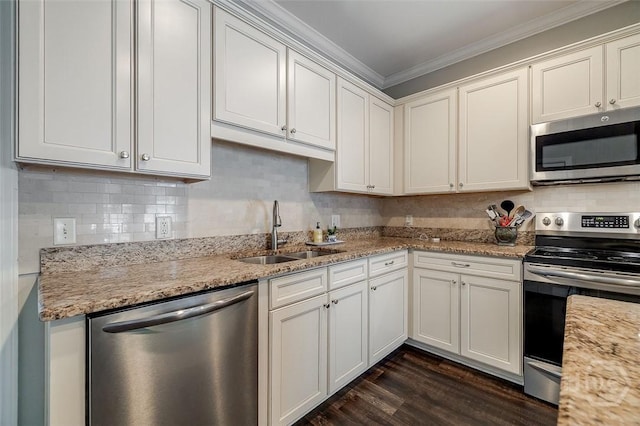 101 Sabal Ln, Savannah, GA 31405 - kitchen featuring appliances with stainless steel finishes, a sink, ornamental molding, backsplash, and dark wood-style flooring
