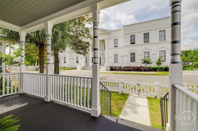 316 W 38th St, Savannah, GA 31401 - view of porch
