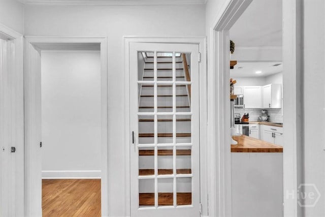 2117 E 42nd St, Savannah, GA 31404 - detailed view of tasteful backsplash, wood finished floors, stainless steel appliances, and baseboards