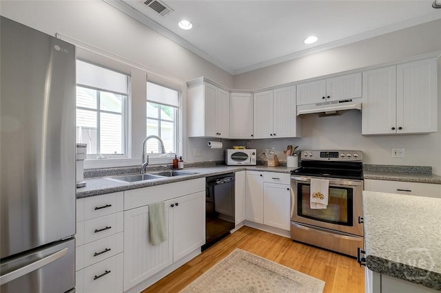 115 Daisy Ct, Savannah, GA 31404 - kitchen featuring stainless steel appliances, a sink, under cabinet range hood, ornamental molding, and light wood-style floors