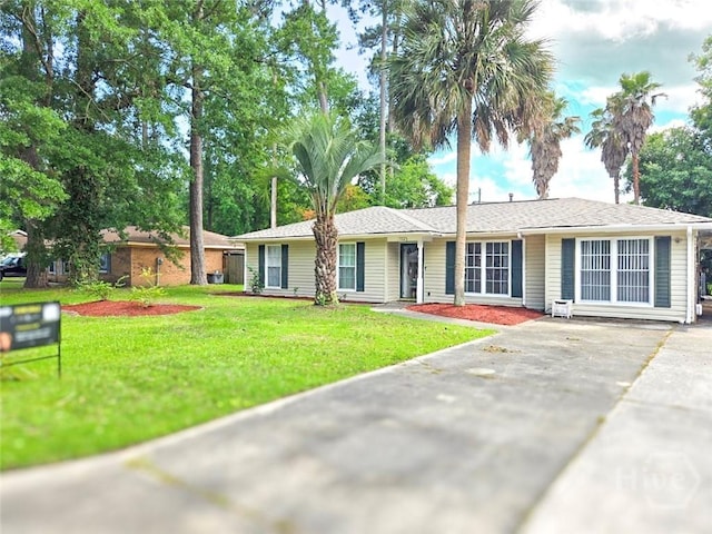 114 Piercefield Dr, Richmond Hill, GA 31324 - ranch-style home featuring a front lawn and concrete driveway