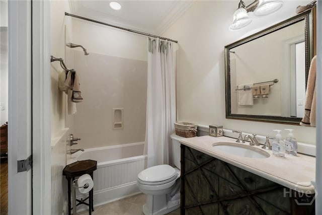 10 Cedar View Dr, Savannah, GA 31410 - full bath featuring shower / bathtub combination with curtain, vanity, toilet, and crown molding