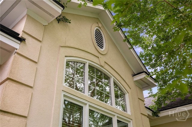 35 Wild Thistle Ln, Savannah, GA 31406 - detailed view of stucco siding